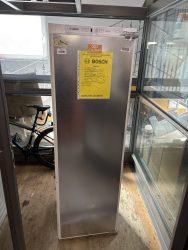 OUTLETES BEÉPÍTHETŐ NORMÁLTERES HŰTŐSZEKRÉNY Bosch KIR81AFE